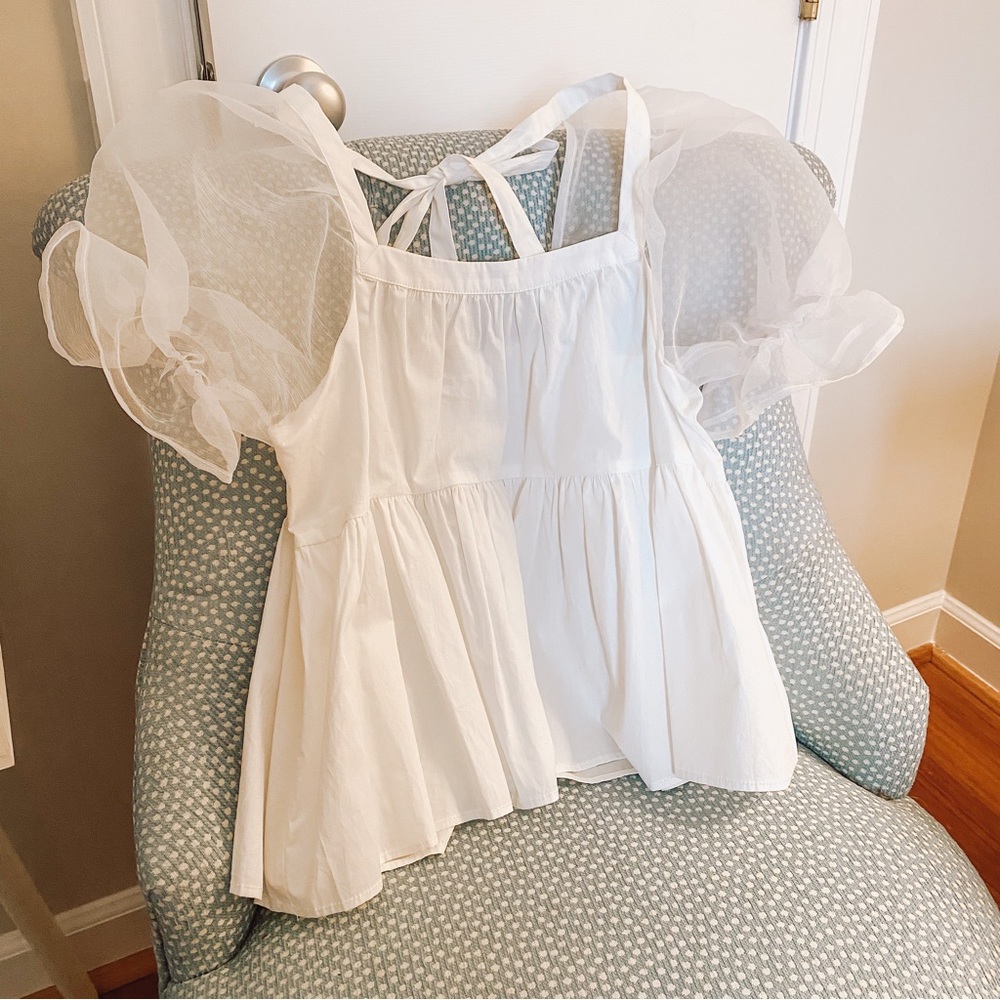 NWT Vestique White Hamilton Top